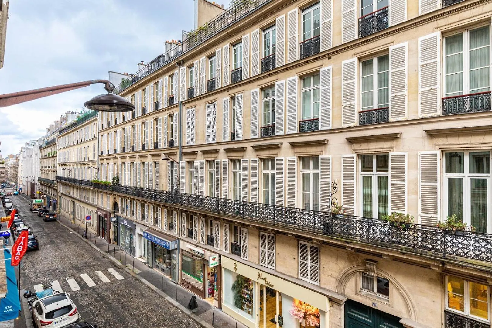 Guestready - Bel Apt A Deux Pas Des Champs-Elysees Paris