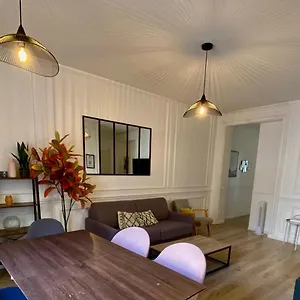  Apartment Cocooning Near Champs-elysee